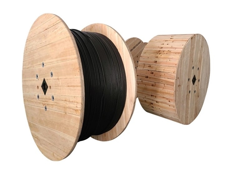 144F Extérieur Figure 8 Câble à fibre optique supportant le soufre aérien GYFTC8Y GYTC8S GYTC8A