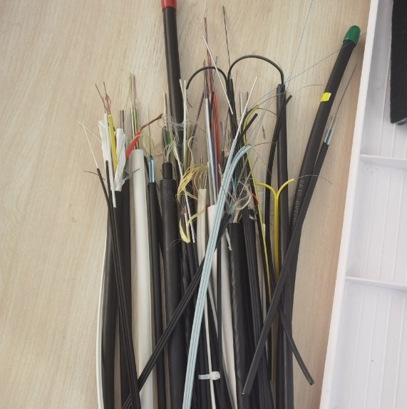 Cable FTTH mono-mode intérieur résistant aux intempéries 1-12 noyau pour une connexion transparente