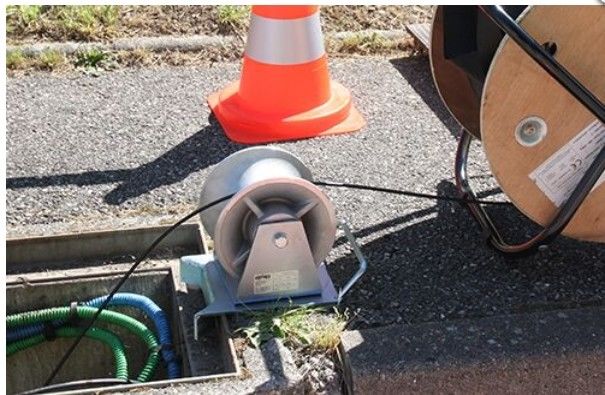 Cable à fibre optique enterré directement pour applications d'enterrement direct -20 à 70°C Structure SZ Tuyau lâche en filets