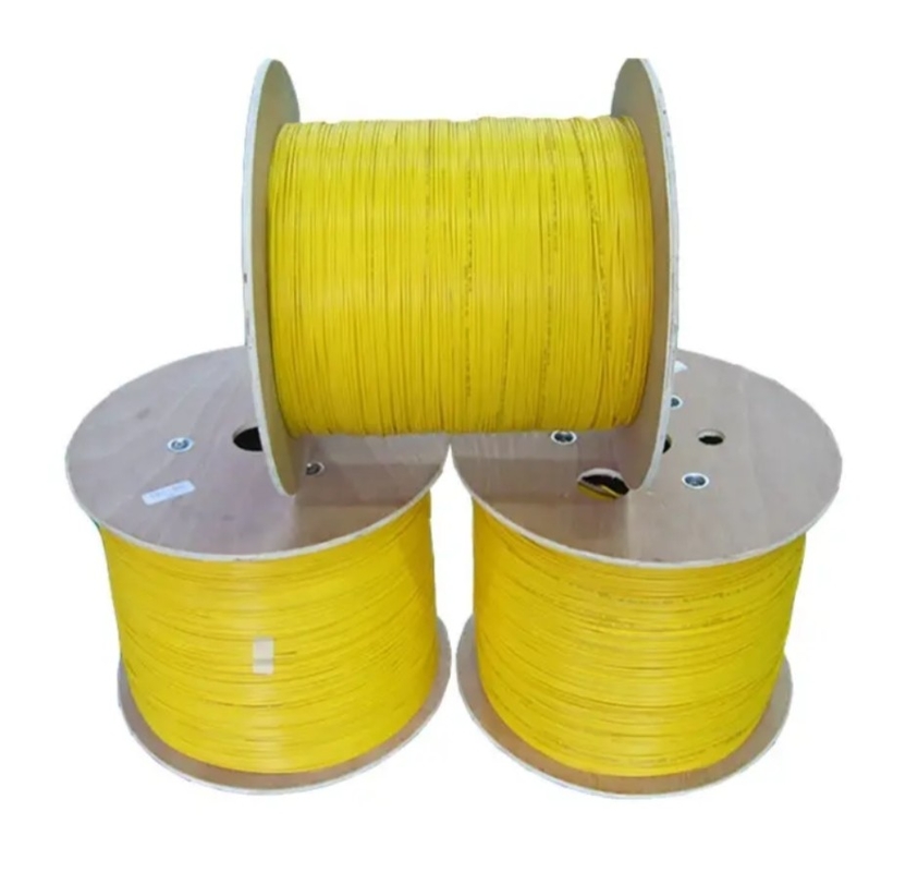 Cable optique en fibre optique à l'intérieur à mode unique/multi-mode avec membre de résistance en fil d'aramide et matériau de gaine interne en PVC/LSZH