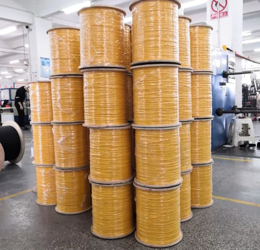 Cable de données en fibre optique intérieure certifié ISO9001 pour espaces restreints