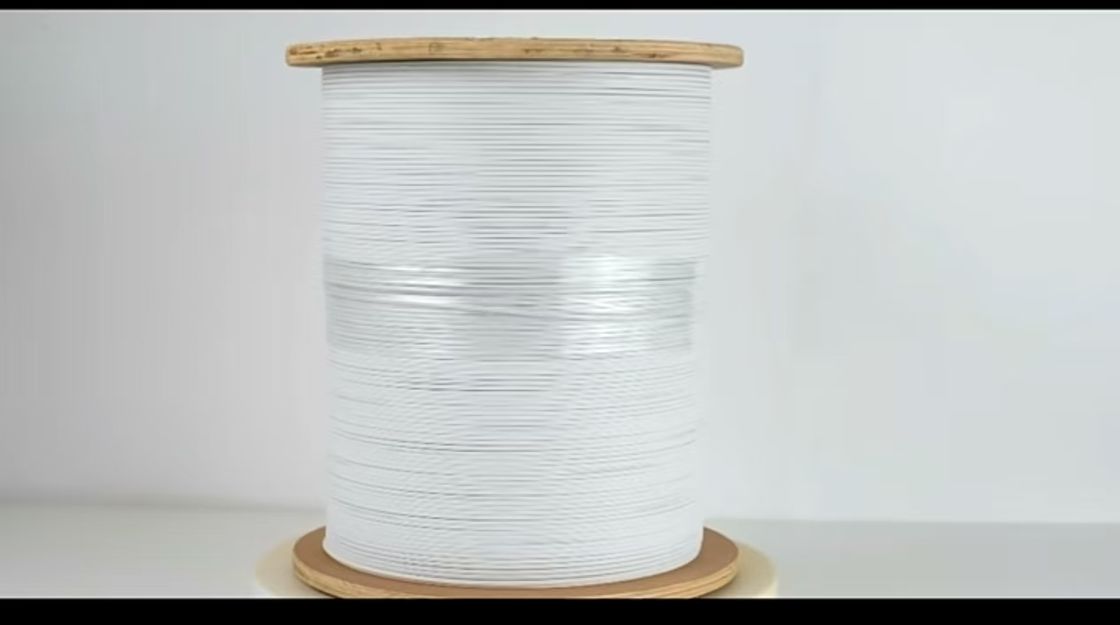 Câble optique papillon renforcé métal avec gaine extérieure LSZH et fibre résistante à la courbure pour le câblage du système FTTX