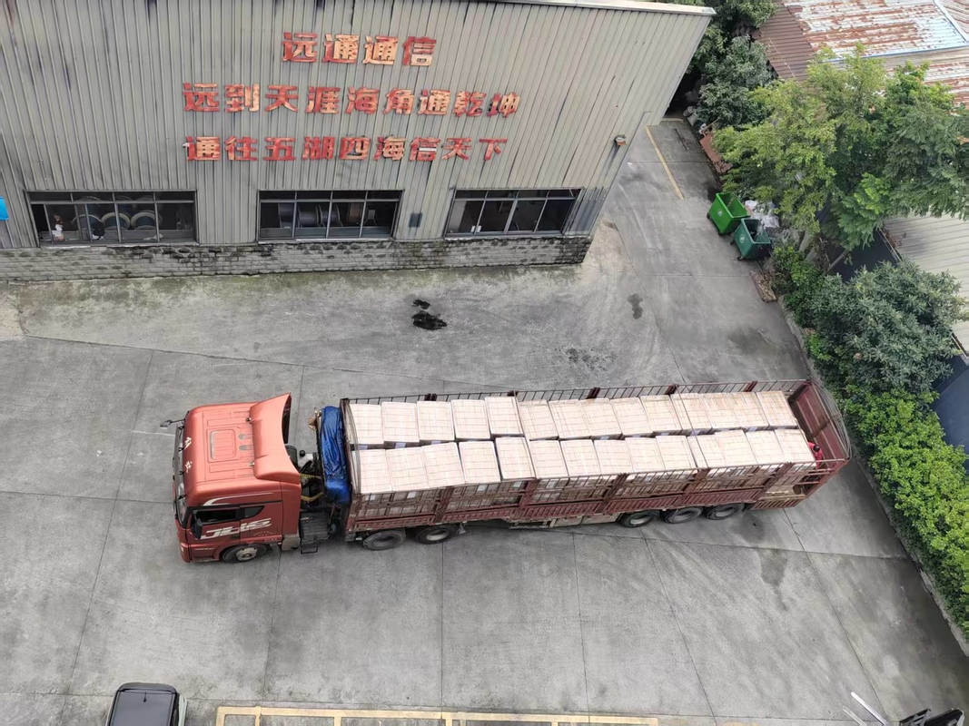 Introduction du câble optique en forme de papillon