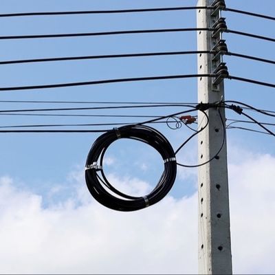 Câble optique FTTH de messagerie noir, 4 conducteurs, utilisé pour la construction de communications