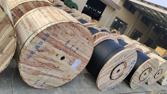 Câble à fibre optique aérien extérieur GYTAH58 LSZH blindé